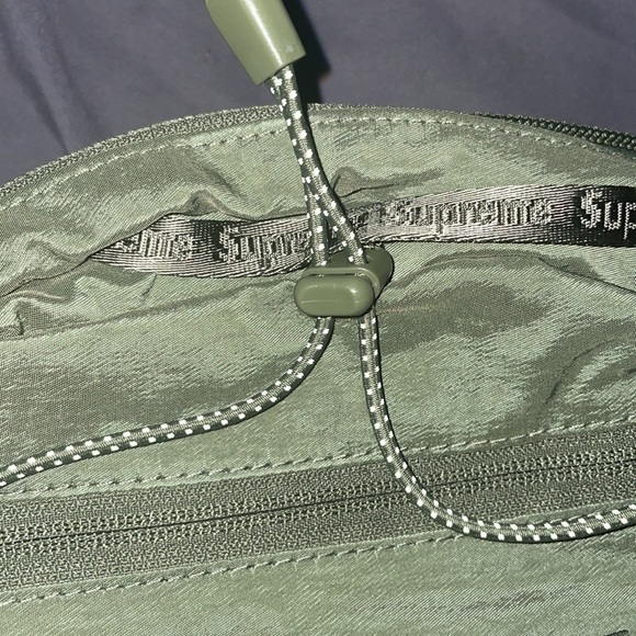 ✨Host Pick✨ Supreme waist bag (FW20) - Picture 13 of 15